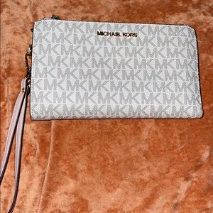 Michael kors wristlet